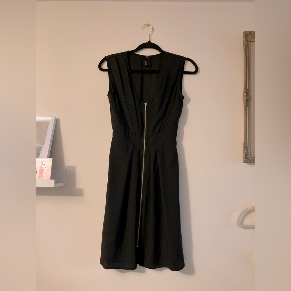 H&M Black Sleeveless Dress with Zipper Front Lightweight Size 4